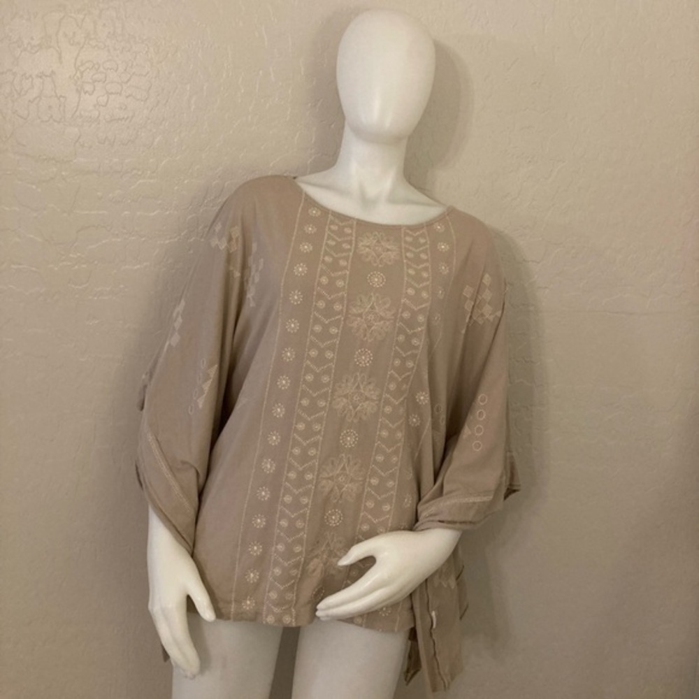 Johnny Was Taupe Embroidered Poncho Sleeves Top XS